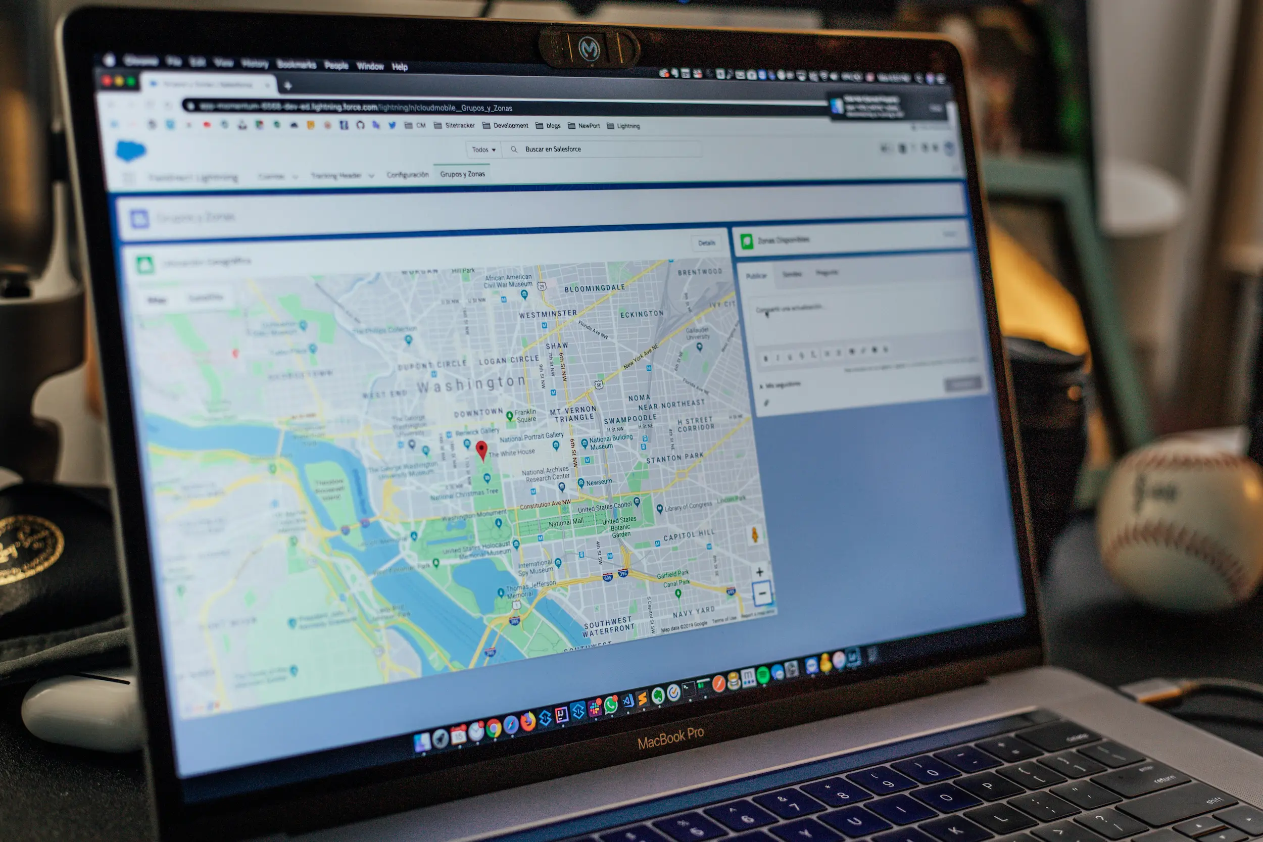 Google Maps sur laptop — référencement local Nantes